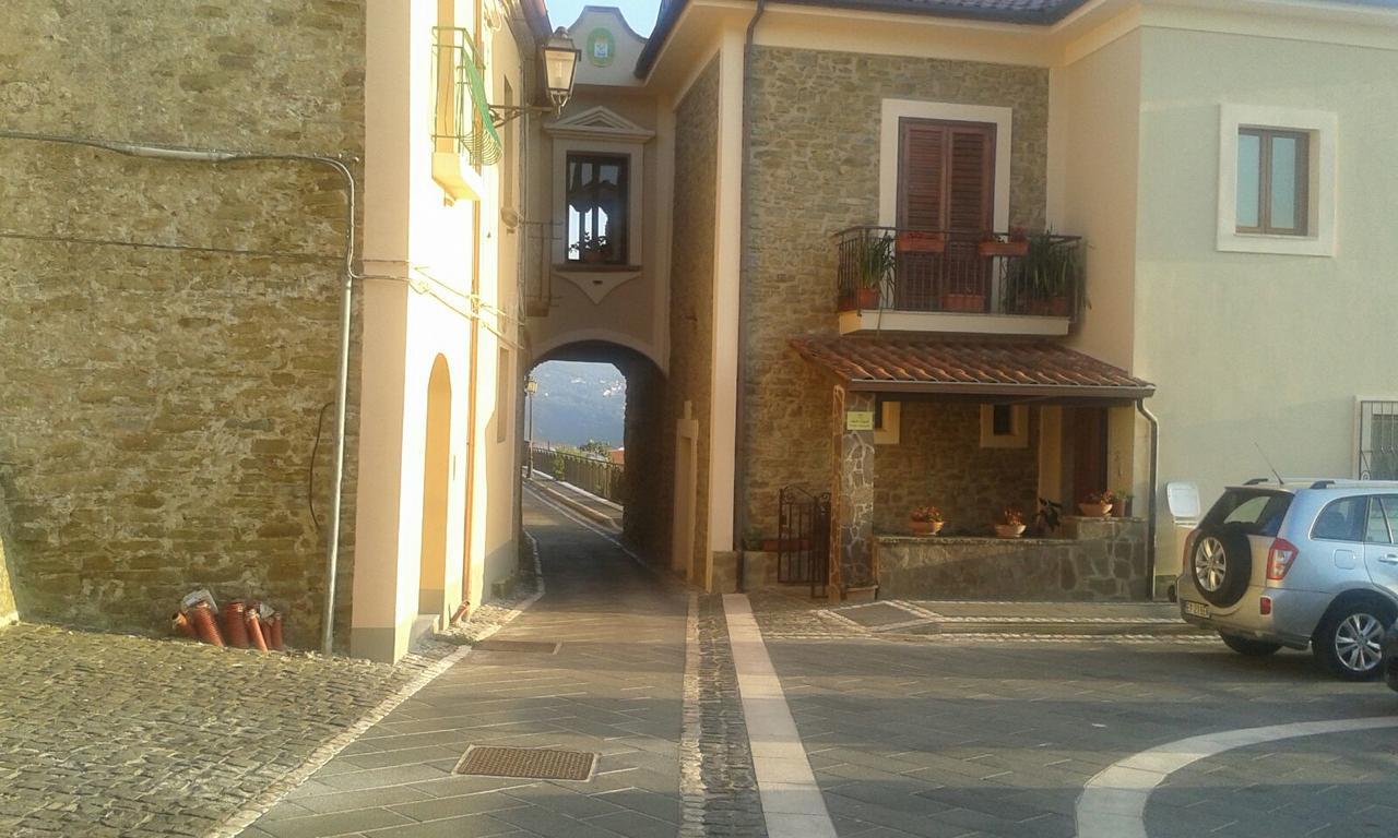 Pozzo Medievale Prignano Cilento Esterno foto
